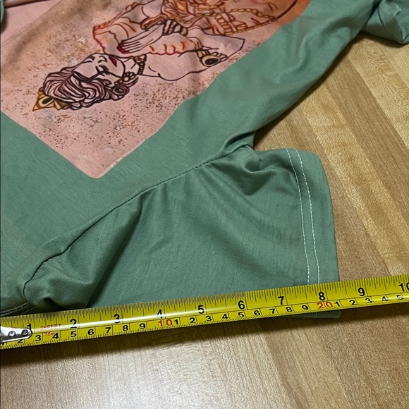 S/M Green Graphic T-Shirt with Asian Lady Prayer. Happy New Year 2026 - Picture 7 of 8